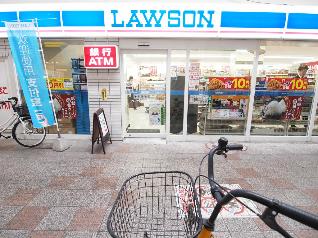 コンビニ　ローソン小倉魚町二丁目店（コンビニ）まで123m