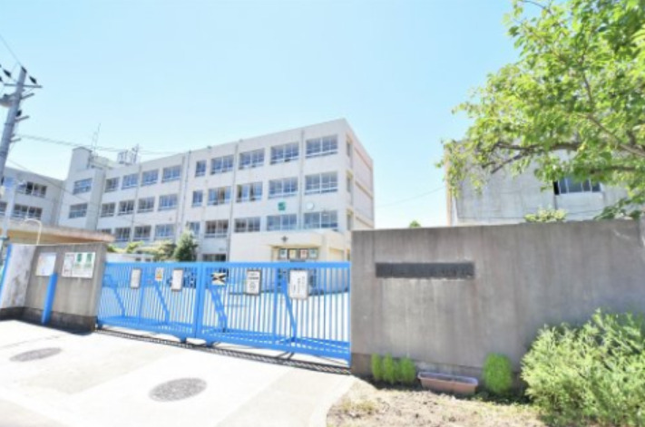 小学校　堺市立浜寺東小学校（小学校）まで677m