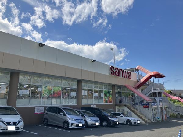 スーパー　スーパー三和 金井店（スーパー）まで740m