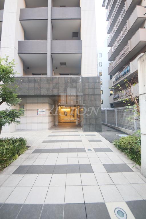 地下鉄御堂筋線 西中島南方駅 徒歩8分 15階建 築18年の外観写真