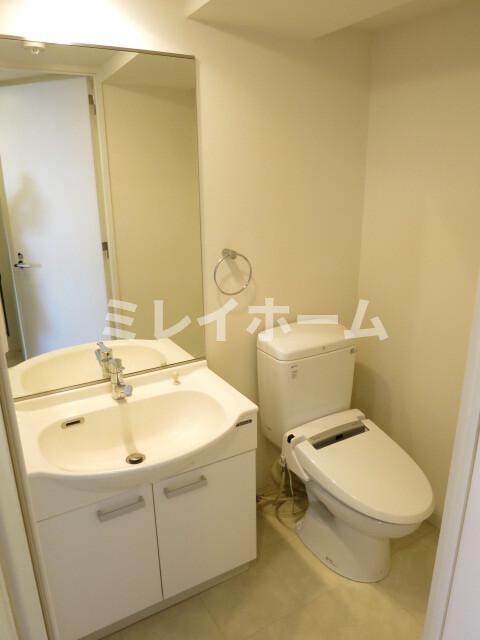 トイレ　同建物内、別のお部屋の参考写真になります。