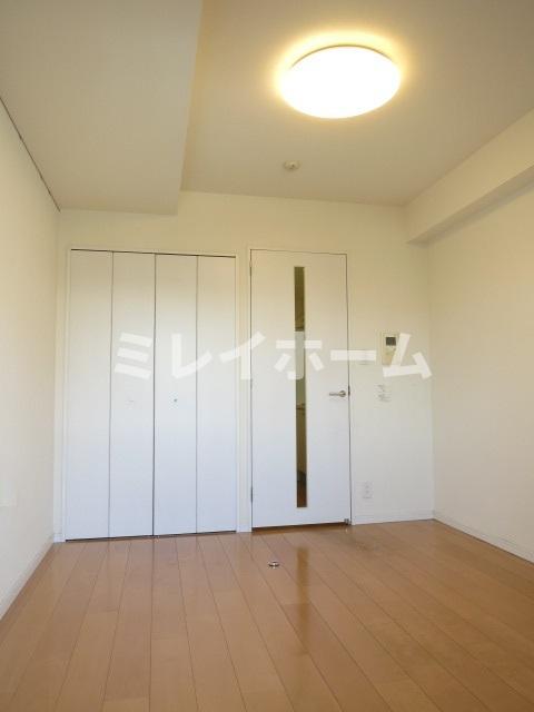 居室・リビング　同建物内、別のお部屋の参考写真になります。