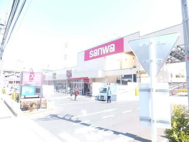 スーパー　三和（スーパー）まで950m