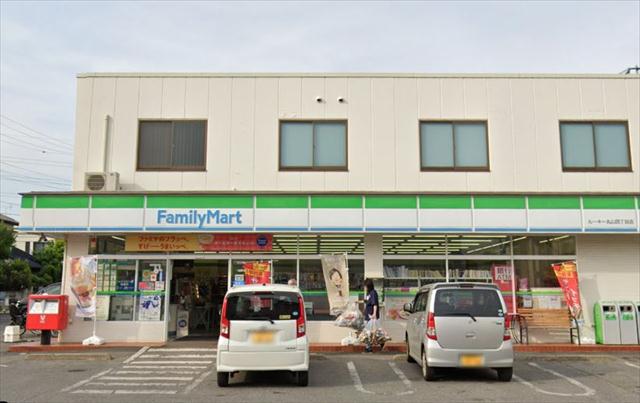 コンビニ　ファミリーマート（コンビニ）まで700m