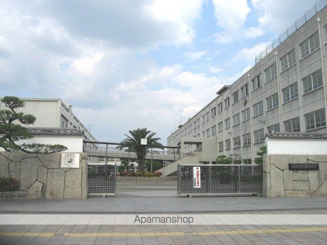 中学校　高槻市立第一中学校（中学校）まで718m