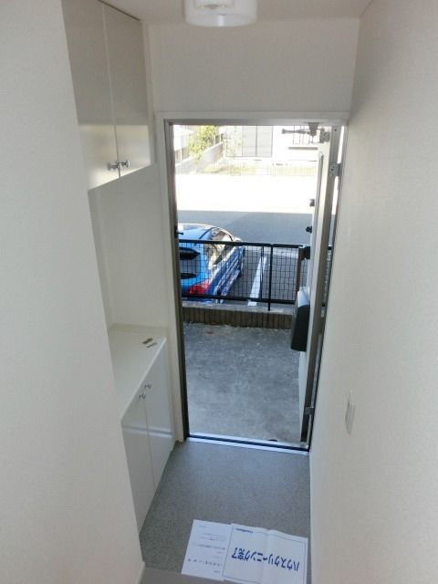 玄関　玄関にはトールタイプのシューズボックスあります。