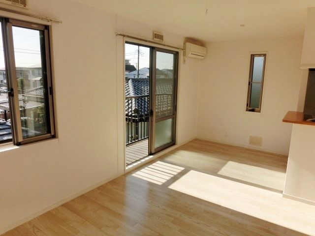居室・リビング　角部屋のみ2面採光です