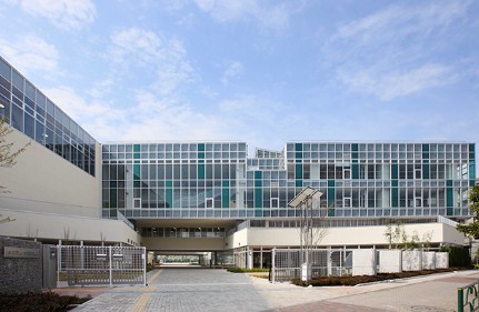 中学校　北区立王子桜中学校（中学校）まで552m