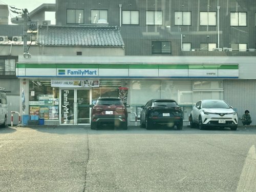 コンビニ　ファミリーマート笠寺西門店（コンビニ）まで524m