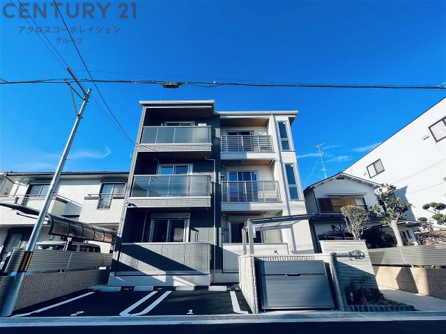 建物外観　オートロック・防犯カメラ付きで安心です！