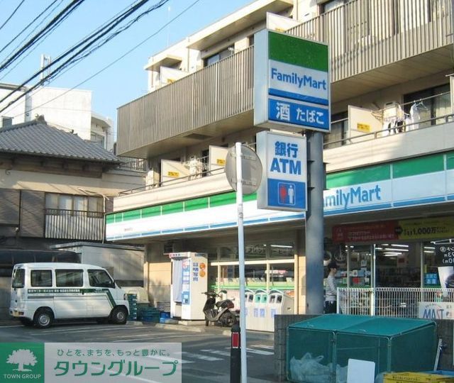 コンビニ　ファミリーマート鎌倉御成町店（コンビニ）まで390m