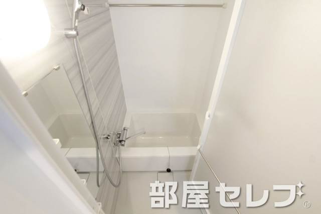 バス・シャワールーム　バスルームでごゆっくり。