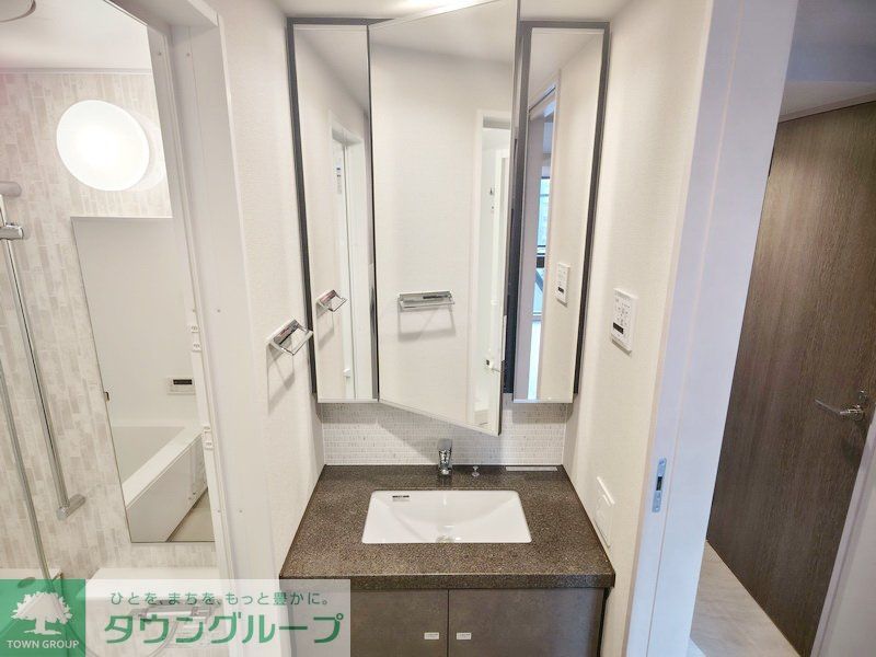洗面設備　※写真は同タイプの住戸です。