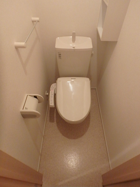トイレ　ウォシュレット完備のトイレです。