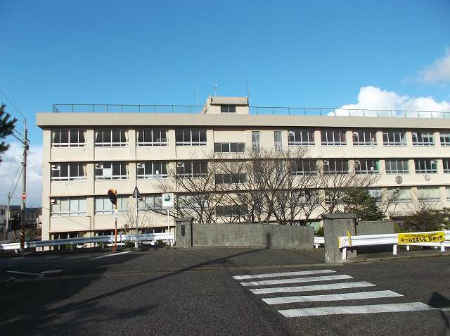 小学校　新潟市立真砂小学校（小学校）まで750m
