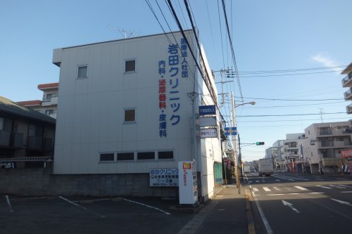 病院　岩田クリニック(医療法人社団)（病院）まで402m