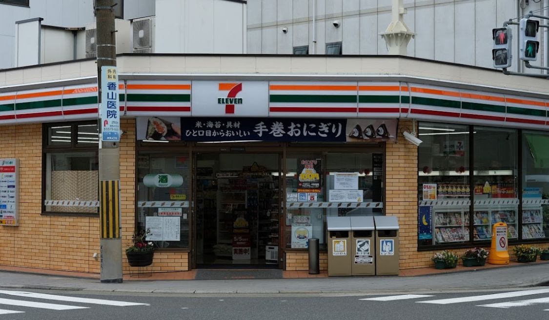 コンビニ　セブンイレブン 大阪弁天4丁目店（コンビニ）まで386m