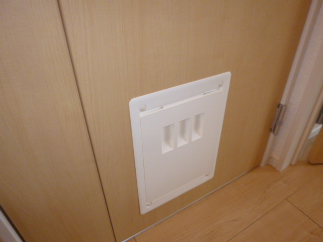 その他設備　ペットくぐり戸