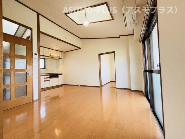 リバーサイド三和の居間写真
