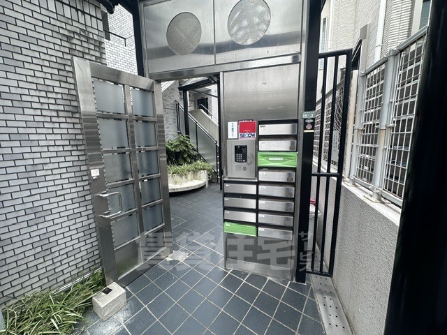 大阪モノレール本線 柴原阪大前駅 徒歩17分 3階建 築39年の外観写真