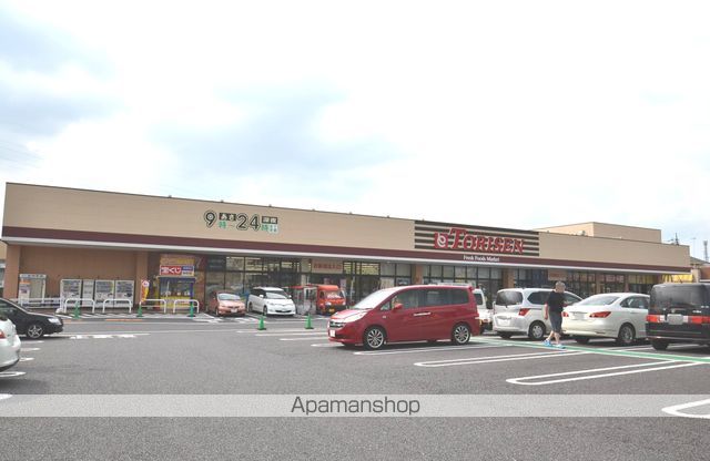 スーパー　（株）とりせん／高根沢店（スーパー）まで696m
