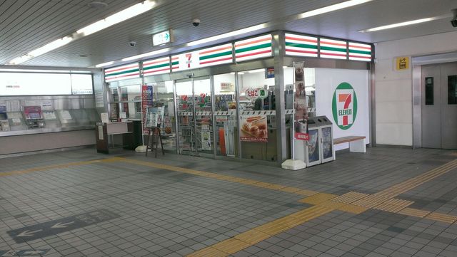 コンビニ　セブンイレブン モノウェル門真店（コンビニ）まで1025m