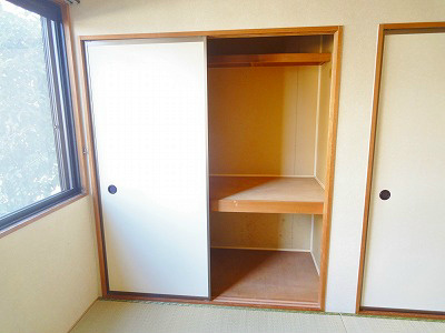 収納　和室のお部屋には押入れがあります。
