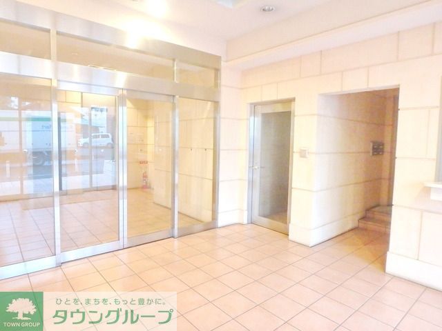 エントランス　★オートロック・エレベーター・宅配BOX完備★