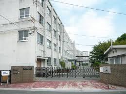 中学校　高槻市立第六中学校（中学校）まで1226m