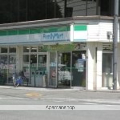 コンビニ　ファミリーマート（コンビニ）まで124m
