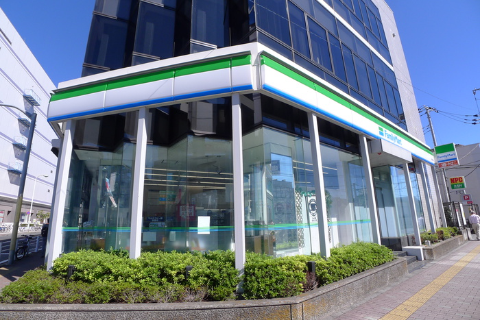 コンビニ　ファミリーマート（コンビニ）まで250m