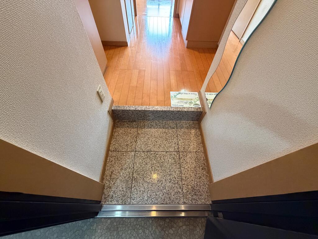 グランデ瓦町の玄関写真