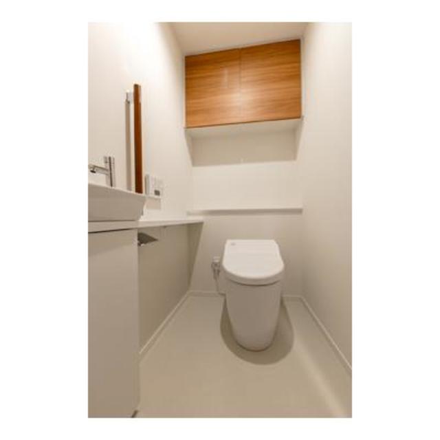 トイレ　※写真は同タイプ住戸です。