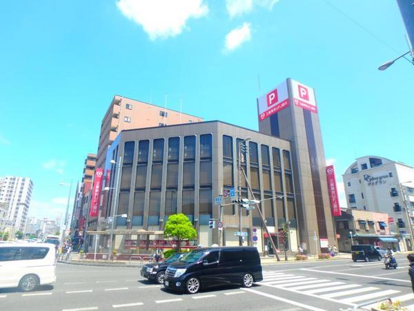 銀行　三菱東京UFJ銀行城東支店（銀行）まで241m