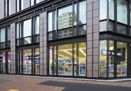 ドラックストア　トモズ銀座三丁目店（ドラッグストア）まで336m
