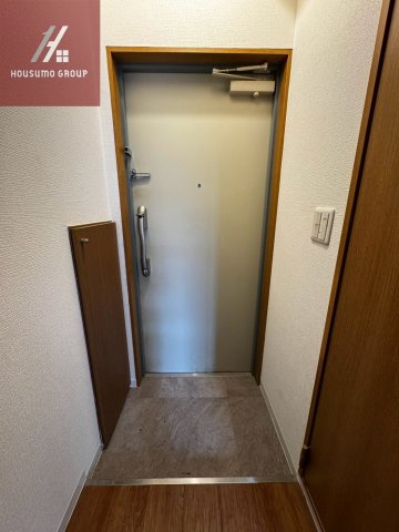アムズコート勝山の玄関写真