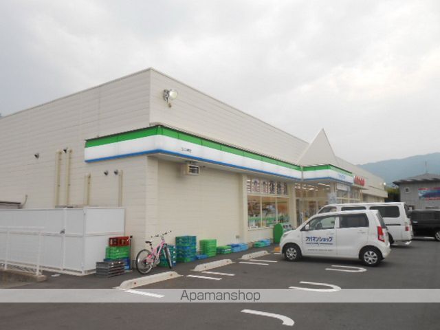 コンビニ　ファミリーマート（コンビニ）まで1200m