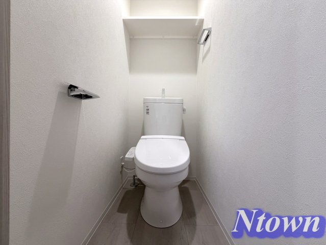 トイレ　落ち着いた色調のトイレです