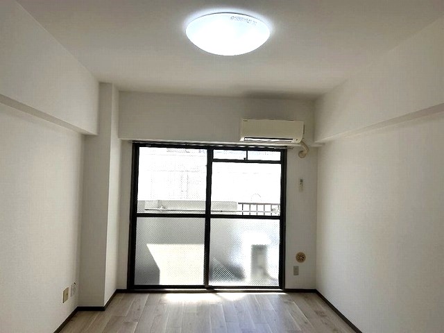幸町旭ビルの居間写真
