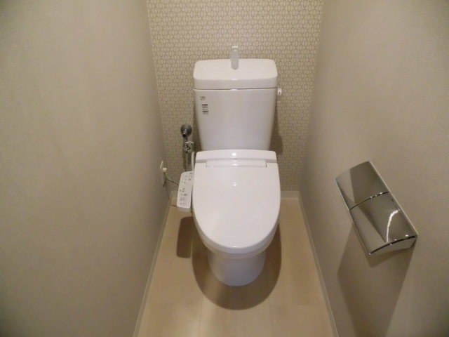 地下鉄御堂筋線 東三国駅 徒歩3分 7階建 築10年のトイレ写真