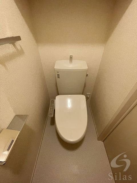 近鉄南大阪線 針中野駅 徒歩4分 3階建 築10年のトイレ写真