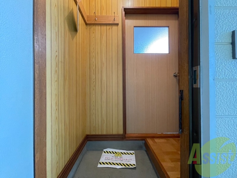 玄関　玄関の様子です。明るい印象ですね。気分もあがりそう。