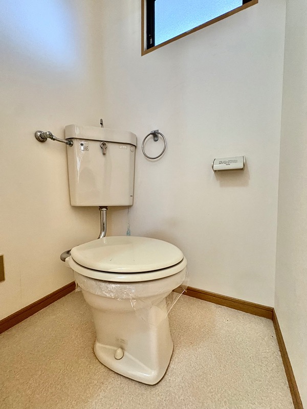 鹿児島市電谷山線 二軒茶屋駅 徒歩23分 2階建 築42年のトイレ写真