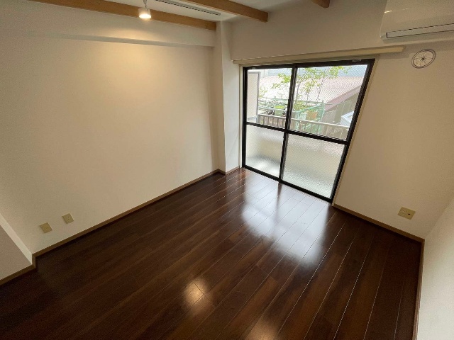 居室・リビング　※同物件別号室の参考写真です。