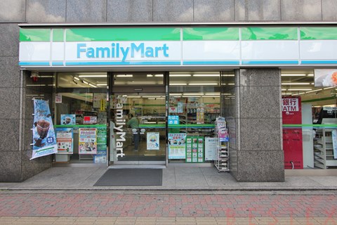 コンビニ　ファミリーマート巣鴨一丁目店（コンビニ）まで387m