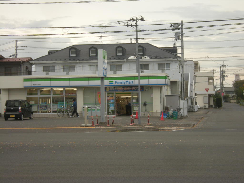コンビニ　ファミリーマート福田町三丁目店（コンビニ）まで183m