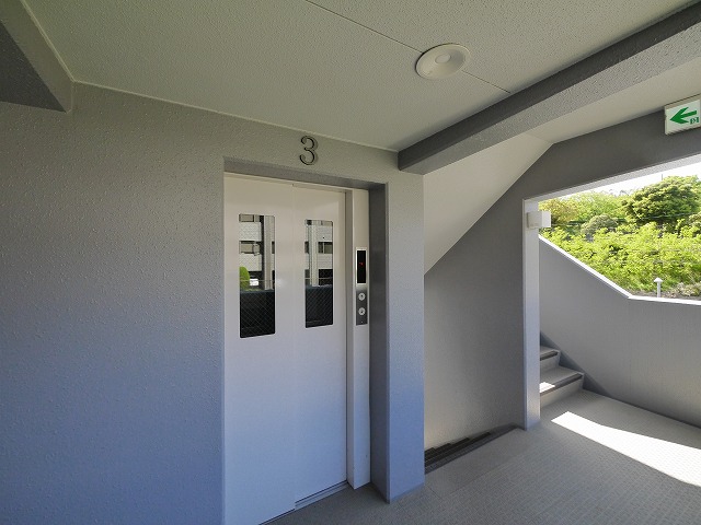 ＪＲ関西本線 平城山駅 徒歩2分 7階建 築31年の外観写真