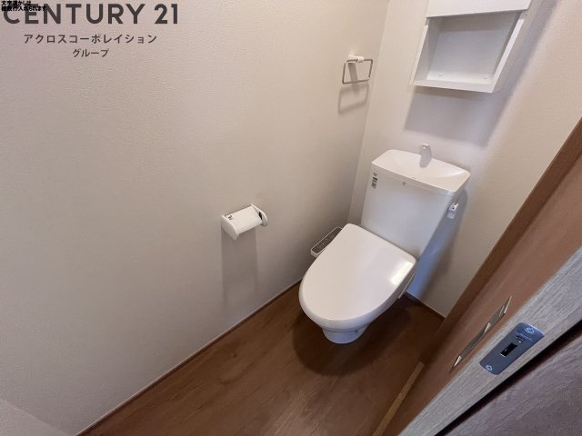 トイレ　温水洗浄便座付きのトイレです♪