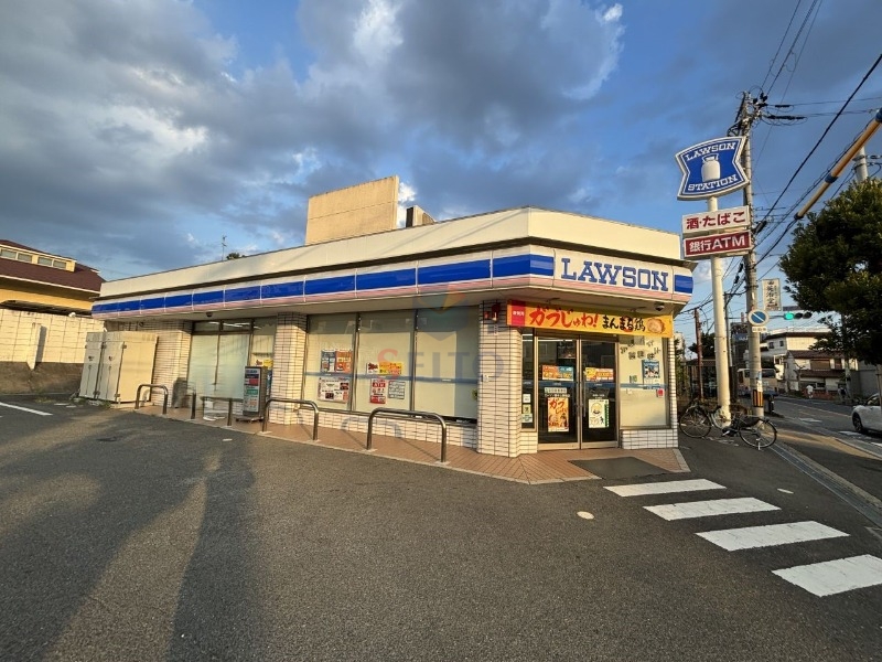 コンビニ　ローソン豊中上野東店（コンビニ）まで328m