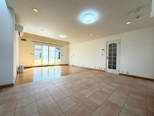 大田区仲六郷2丁目住宅の居間写真